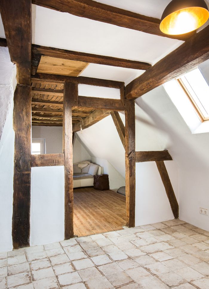 Ausgebautes Dachgeschoss mit sichtbarem Fachwerk in Dreisen